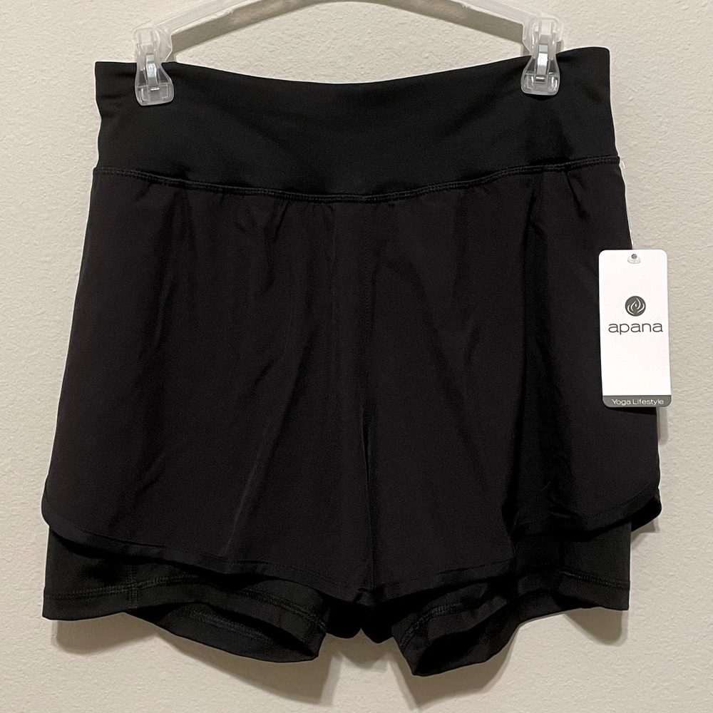 Athletic shorts with spandex lining